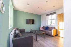 4 Bedroom town house 5mins walk to seafront SLEEP 16